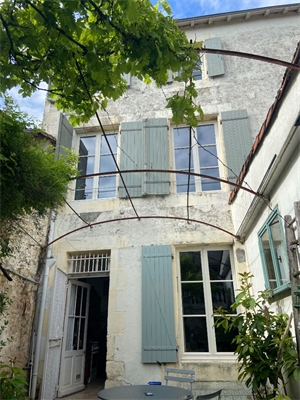 maison-villa à la vente -   86400  CIVRAY, surface 205 m2 vente maison-villa - APR741176